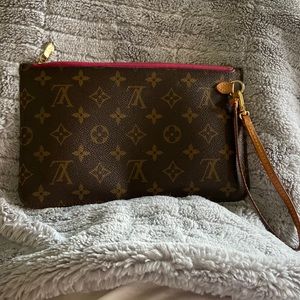 Authentic Louis Vuitton Neverfull Pochette.